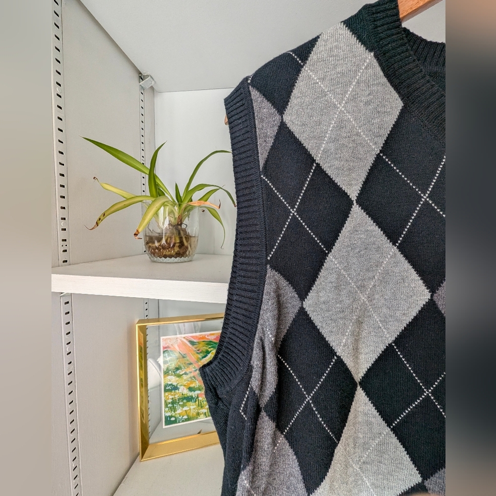 Knit Sweater Vest Argyle Club Room Black and Grey Academia Teacher Size Medium - Picture 4 of 7